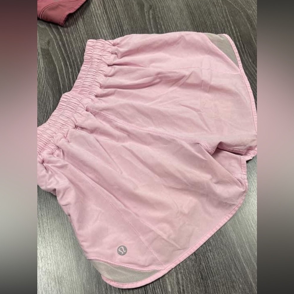 Rare Lululemon Miami link Hotty hots no liner! 4” Sz 2